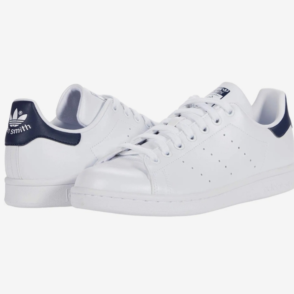 Navy Addidas Stan Smith sneakers